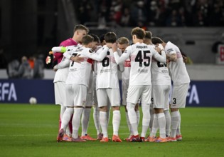 Team building, circle of the team in front of the start of the game VfB Stuttgart Europa League,