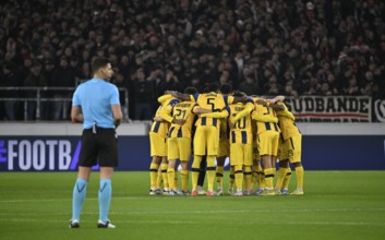 Referee Referee Marian Barbu (ROU) Team building, team circle in front of the start of the match