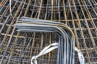 Reinforcing steel for the reinforced concrete foundation of a wind turbine, a mesh of rebar and