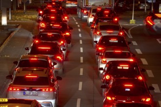 Rote Rückleuchten, Rush Hour, Rheinuferstraße, Cologne, Rhineland, North Rhine-Westphalia, Germany