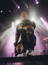 Singer Christoph von Freydorf from Emil Bulls live on X-Mas Bash Tour 2025 at Huxley's New World in