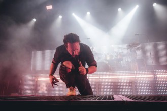 Singer Christoph von Freydorf from Emil Bulls live on X-Mas Bash Tour 2025 at Huxley's New World in