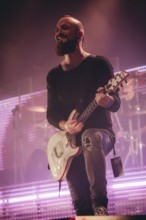 Guitarist Andy buck from Emil Bulls live on X-Mas Bash Tour 2025 at Huxleys Neue Welt in Berlin on