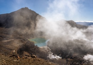 The Emerald Lakes, Tongariro alpine crossing, Tongariro National Park, North Island, New Zealand