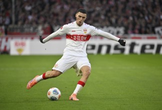 Bilal El Khannouss VfB Stuttgart (11) Action on the ball MHPArena, MHP Arena Stuttgart,