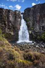 Taranaki Falls waterfall, Tama Lake Walk (Tama Lakes Track) . Tongariro National Park, North