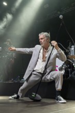 BAXTER DURY (son of Ian Dury), musician, singer, Indie/Pop, UK, ALLBARONE TOUR, live on 01.12.2025