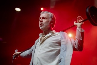 BAXTER DURY (son of Ian Dury), musician, singer, Indie/Pop, UK, ALLBARONE TOUR, live on 01.12.2025