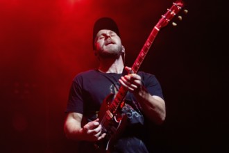 Guitarist from 1000mods, live at Huxley's New World in Berlin on 03.12.2025