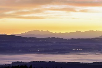 View from Horben of the Reuss Valley covered in fog, behind it the Alpstein with the Säntis in the