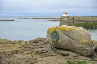 Badge in the harbor for William the Conqueror who set off for England with the ship Mora in 1066,