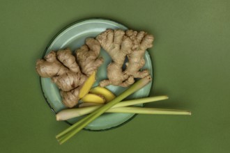 Ginger tubers and lemongrass on plate, Zingiber officinale, Cymbopogon citratus