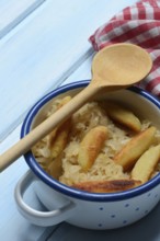 Fried puff noodles with sauerkraut in pots
