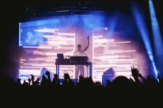 Fritz Kalkbrenner live on Continentego tour 2025 in Berlin's Columbiahalle on 27.11.2025