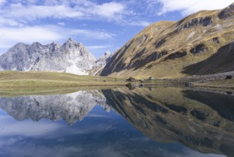 Mountain panorama in autumn, Eissee, Oytal, behind Großer Wilder, 2379m, Hochvogel and Rosszahn