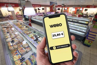 Symbolic image, photo montage, about the European WERO payment service, currently you can only send