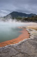 The champagne pool in the Waiotapu geothermal area (Wai-O-Tapu) . Waiotapu, Waikato, North Island,