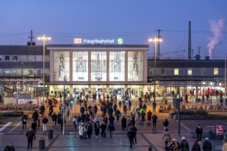 Dortmund Central Station, Station Building, Station Foreground, Pedestrian Crossing at Königswall