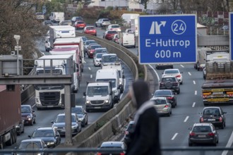 Autobahn A40, Ruhrschnellweg, traffic jams on both roads, at the Ruhrschnellwegstunnel in Essen,