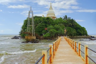 Pigeon Island with the Paravi Dupatha Buddhist temple, Matara, Sri Lanka