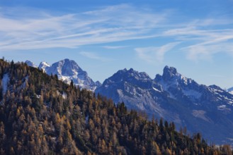 Trattberg Alm with view of the Dachstein massif with Bischofsmütze, Osterhorn Group, Salzkammergut,
