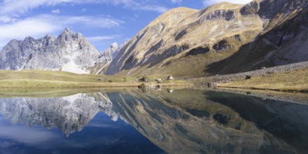 Mountain panorama in autumn, Eissee, Oytal, behind Großer Wilder, 2379m, Hochvogel and Rosszahn