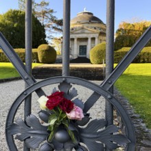 Roses at the fence door of the Carstanjen mausoleum in the Plittersdorf district, Bonn, North