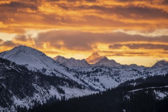 Grossglockner peaks at sunset in winter, spectacular cloudy skies, Hochbrixen, Brixen im Thale,