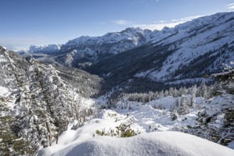 View over snow-covered side valley towards Reintal, snowy mountain landscape, ascent to