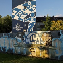 Painted wall on the Glückauf battle track with motifs of FC Schlake 04, Schalke, district of