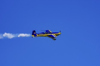 An Extra EA-300 from Extra Flugzeugproduktions- und Vertriebs GmbH with registration D-EXBH during