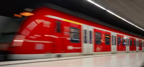 Underground arriving S-Bahn, train, class 420 in traffic red, platform, stop, station city centre,