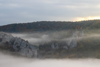 View from the Knopfmacherfelsen to Bronnen Castle, limestone rock, rock face, mixed forest, autumn