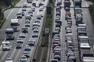 Traffic jam on the A3 motorway between the Hilden junction and the Mettmann junction, view to the