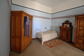 Former residential house, interior, Kolmanskop, restricted diamond area, near Lüderitz, Karas