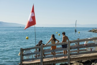 Promenade by the lake, Vevey, Lake Geneva, Lac Léman, Canton of Vaud, Switzerland