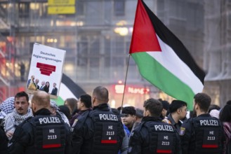 Around 1, 500 people take part in a pro-Palestine demonstration at the Hauptwache in Frankfurt am