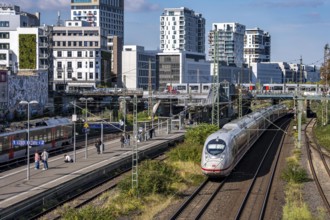 Wehrhahn railway station, railway line in Düsseldorf, along Toulouser Allee, residential area,