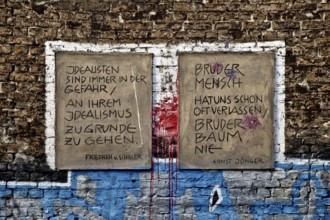 Das Wandbild mit dem Titel Weltbaum 2, Werden, Sein, Vergehen von Ben Wagin am S-Bahnhof