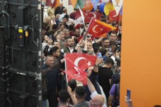 Gaziantep, Türkiye – May 28, 2023. Supporters of President Recep Tayyip Erdogan celebrate in the