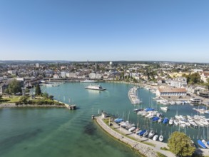 Harbour area, ferry port, marina, marina of Romanshorn with Seepark and the incoming ferry MF