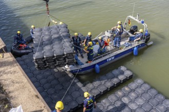 Construction of a floating platform with the jet-float system, this can be used as a work platform,