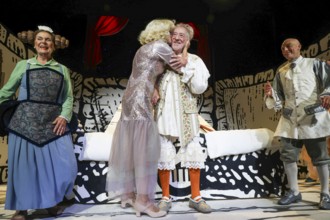 Dieter Hallervorden and Christiane Zander at the premiere of the play 'Der eingebildet Kranke' and
