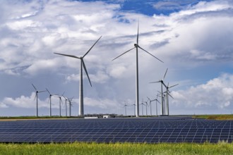 Vopak Solarpark Eemshaven, 19 hectares of solar modules with a capacity of 25 megawatts, around the