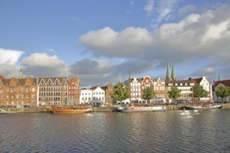 Ships on the banks of the Stadttrave, houses, cityscape, sailing ship, harbour, steeples of St.
