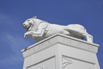 White Lion Monument by Peter Lenk 1996 with inscription Die Spur des Löwen and monument to the city