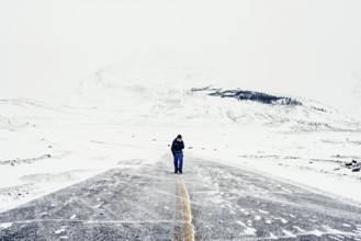 Winter road trip on the Icefields Parkway with lots of snow and ice, Banff National Park, Jasper
