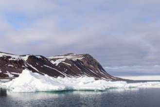 Drift ice, sea ice, sea, mountain range, Faksevagen, Spitsbergen, Svalbard