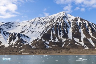 Mountain tops, snow, sea, Konowbreen, Spitsbergen, Svalbard