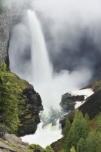 Helmcken Falls waterfall, Murtle River, Wells Gray Provincial Park, British Columbia, Canada